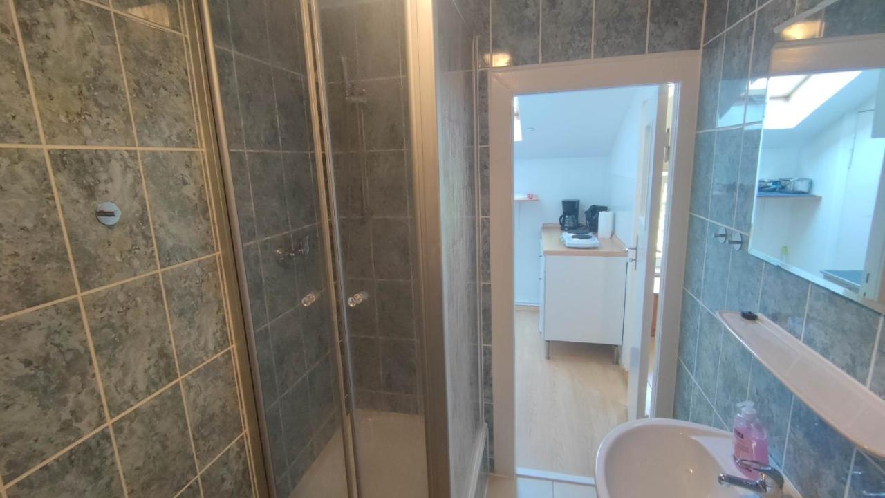 Fewo3-1 Zim-2 Einz Bett-2 Pers-kueche-dusche Wc Aparthotel Berlino